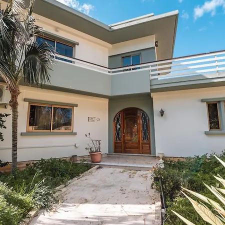 Stunning 5-bedroom With Pool & Full Amenities 别墅 *