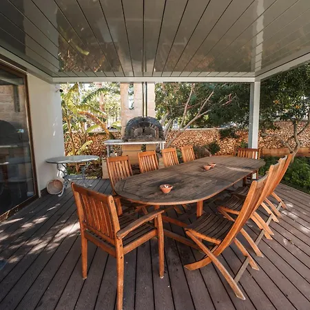 Stunning 5-bedroom With Pool & Full Amenities