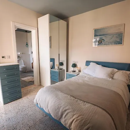 Stunning 5-bedroom With Pool & Full Amenities 别墅