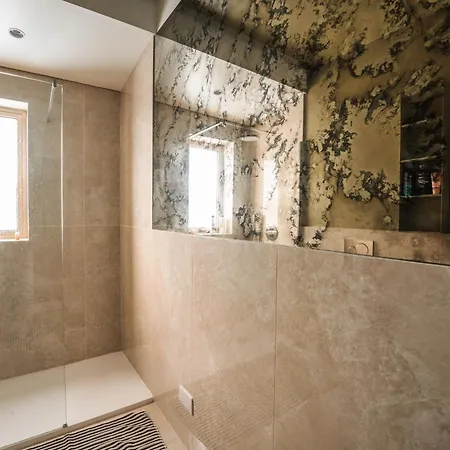 Stunning 5-bedroom With Pool & Full Amenities 别墅 Lija