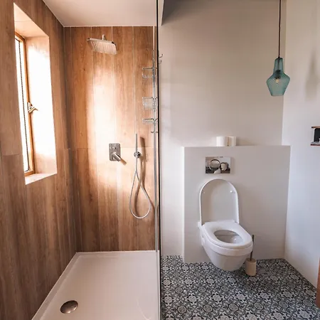 Stunning 5-bedroom With Pool & Full Amenities * Lija