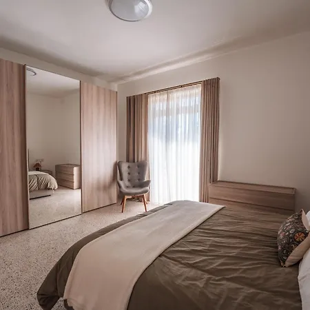 Stunning 5-bedroom With Pool & Full Amenities 别墅 *